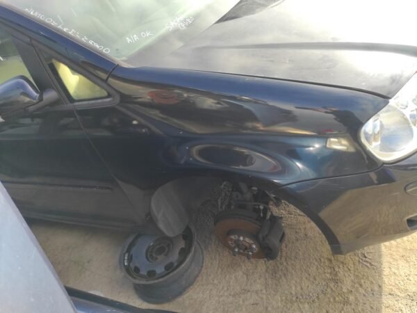 Aleta delantera derecha Volkswagen Touran I 2.0 TDI (140 cv) DSG