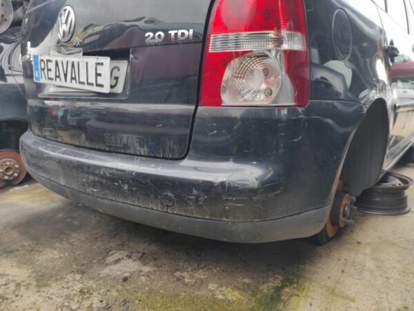 Paragolpe trasero Volkswagen Touran I 2.0 TDI (140 cv) DSG - Imagen 2