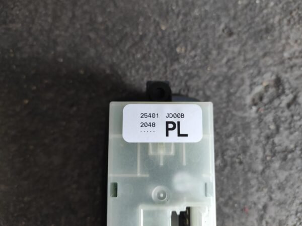 Mando elevalunas delantero izquierdo Nissan Qashqai 2.0 (141 cv) - Imagen 3