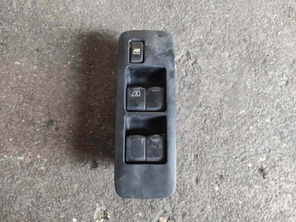 Mando elevalunas delantero izquierdo Nissan Qashqai 2.0 (141 cv)