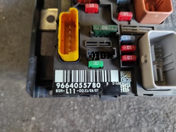 Caja de reles / fusibles Peugeot 207 1.4 HDi (70) - Imagen 2