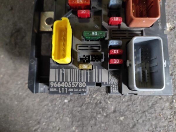 Caja de reles / fusibles Peugeot 207 1.6 HDi (90 cv) - Imagen 2