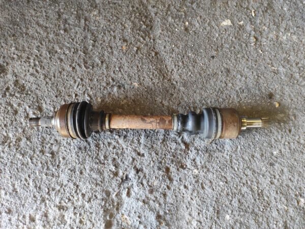 Transmisión delantera izquierda Peugeot 306 (7B) 1.9 SLD (68 cv)