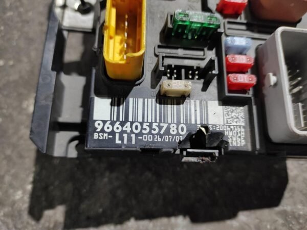 Caja de reles / fusibles Peugeot 307 1.6 (109 cv) - Imagen 2