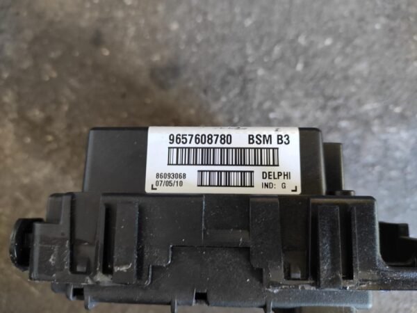 Caja de reles / fusibles Citroen Xsara Picasso (N68) 1.6 HDI (90 cv) - Imagen 2