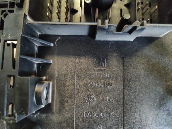 Caja de reles / fusibles Chevrolet Cruze Sedan (Versión 2013) 2.0 TD (163 cv) - Imagen 3