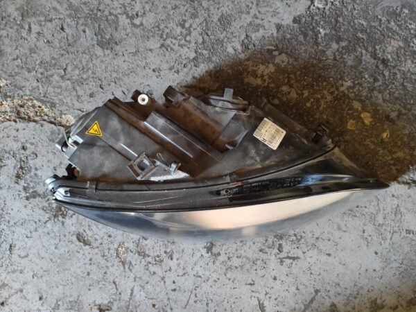 Faro derecho Audi A1 (8X) 1.6 TDI (105 cv) - Imagen 2