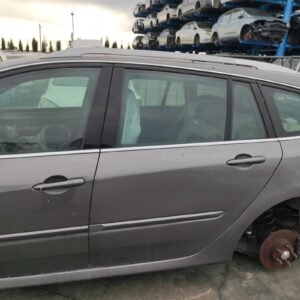 Puerta trasera izquierda Renault Laguna III Grandtour 2.0 dCi FAP (150 cv) Automatico