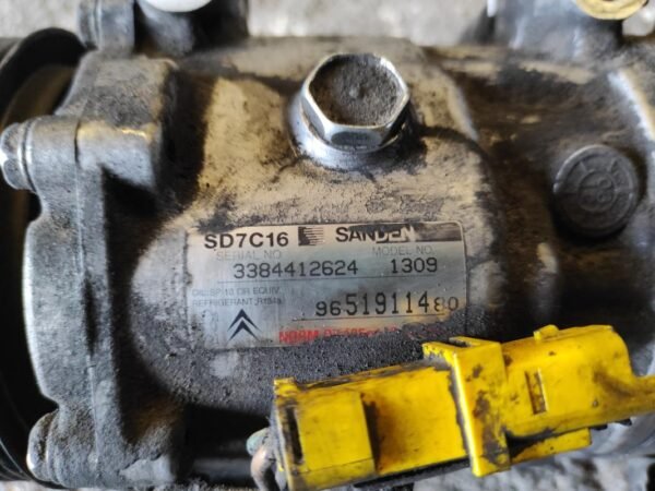 Compresor aire acondicionado Citroen C4 I Picasso (Fase I, 2007) 1.6 HDi (109 cv) - Imagen 4