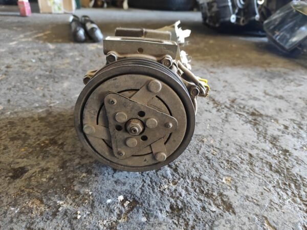 Compresor aire acondicionado Peugeot 407 2.0i 16V (136 cv) - Imagen 3