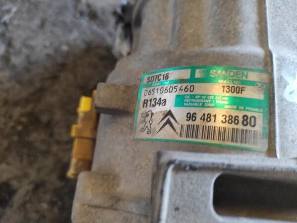 Compresor aire acondicionado Peugeot 407 2.0i 16V (136 cv) - Imagen 4
