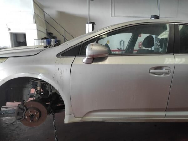 Puerta delantera izquierda Toyota Avensis III 2.2 D-4D (150 cv)