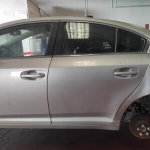 Puerta trasera izquierda Toyota Avensis III 2.2 D-4D (150 cv)