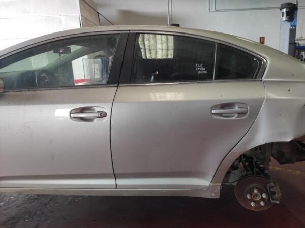 Puerta trasera izquierda Toyota Avensis III 2.2 D-4D (150 cv)