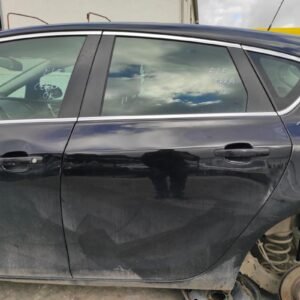 Puerta trasera izquierda Opel Astra J 1.7 CDTI (125 cv)
