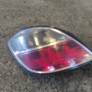 Piloto trasero izquierdo Opel Astra H 1.7 CDTI (80 cv)