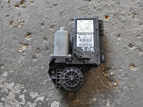 Motor elevalunas trasero derecho Audi A4 Avant (B7 8E) 2.0 TDI (140 cv)
