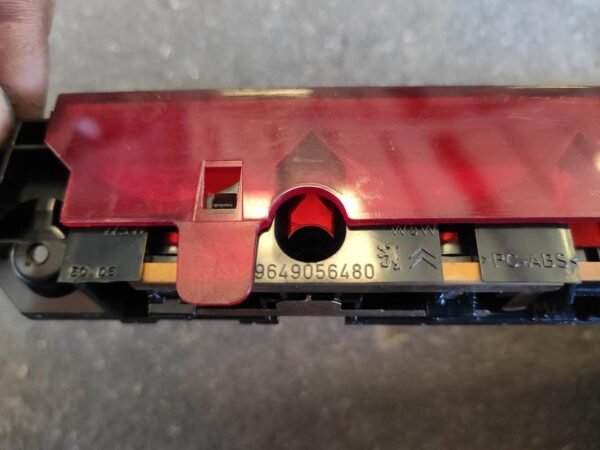 Luz de central de freno Peugeot 407 2.0 HDi (136 cv) - Imagen 3