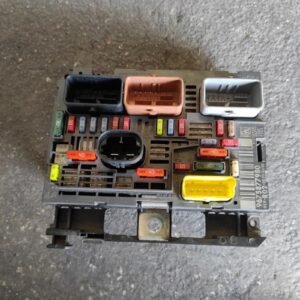 Caja de reles / fusibles Citroen C5 II (Fase I, 2008) 2.0 HDi (136 cv)
