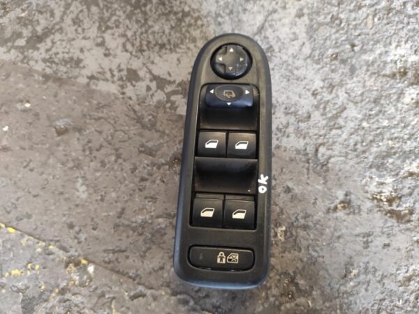 Mando elevalunas delantero izquierdo Citroen C5 II (Fase I, 2008) 2.0 HDi (136 cv)
