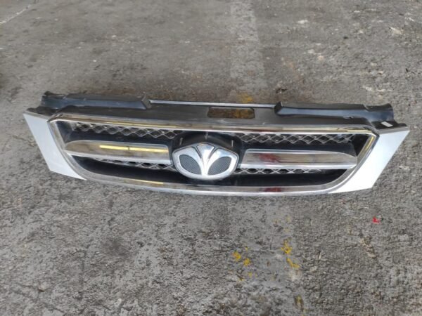 Rejilla delantera Daewoo Lacetti 1.6 i 16V (110 cv)