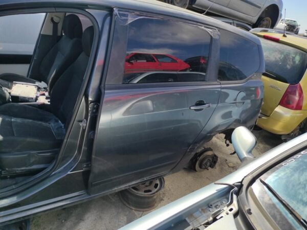 Puerta trasera izquierda Peugeot 5008 I (Fase I) 1.6 HDi (112 cv) FAP