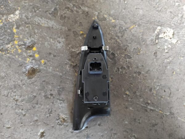 Mando elevalunas trasero izquierdo Alfa Romeo Giulietta II 2.0 JTDM (170 cv) Start&Stop - Imagen 2