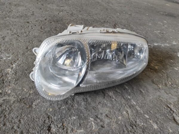 Faro izquierdo Alfa Romeo 147 5-Puertas 1.9 JTD (101 cv)