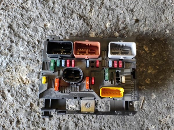 Caja de reles / fusibles Citroen C3 I (Fase II, 2005) 1.4i (73 cv)