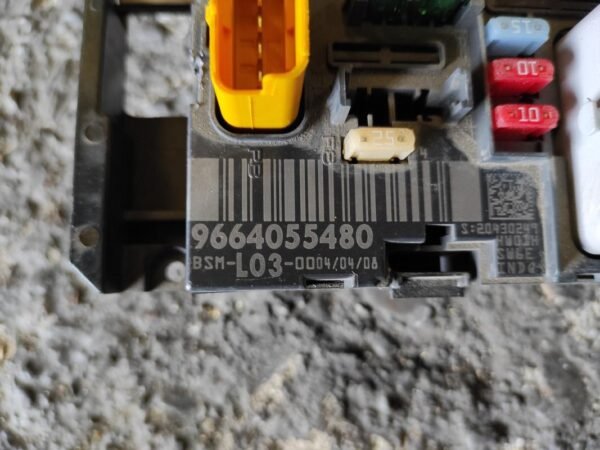 Caja de reles / fusibles Citroen C3 I (Fase II, 2005) 1.4i (73 cv) - Imagen 2