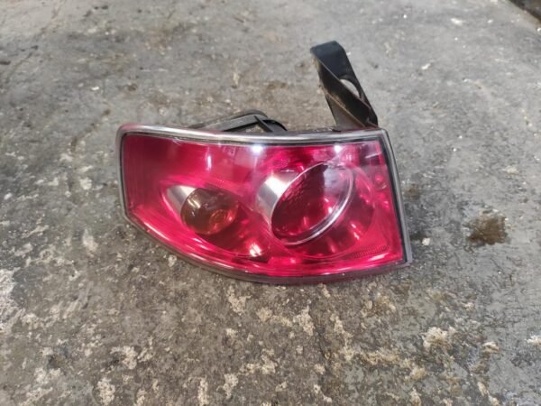 Piloto trasero izquierdo Seat Ibiza III 1.9 TDi (101 cv)