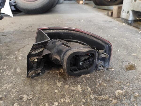 Piloto trasero izquierdo Seat Ibiza III 1.9 TDi (101 cv) - Imagen 2