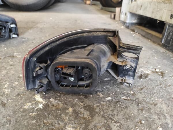 Piloto trasero derecho Seat Ibiza III 1.9 TDi (101 cv) - Imagen 2