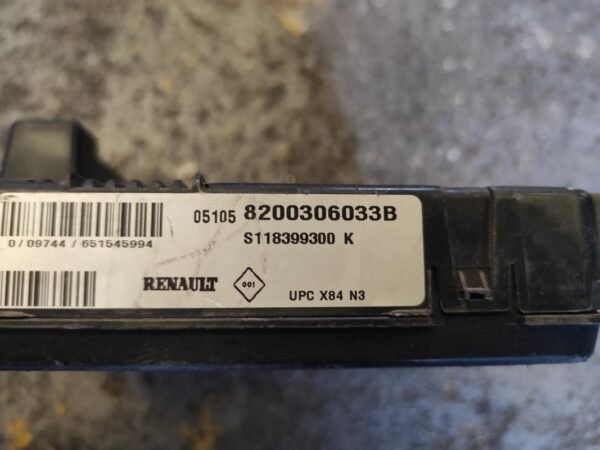Caja de reles / fusibles Renault Megane II 1.9 dCi (120 cv) - Imagen 2