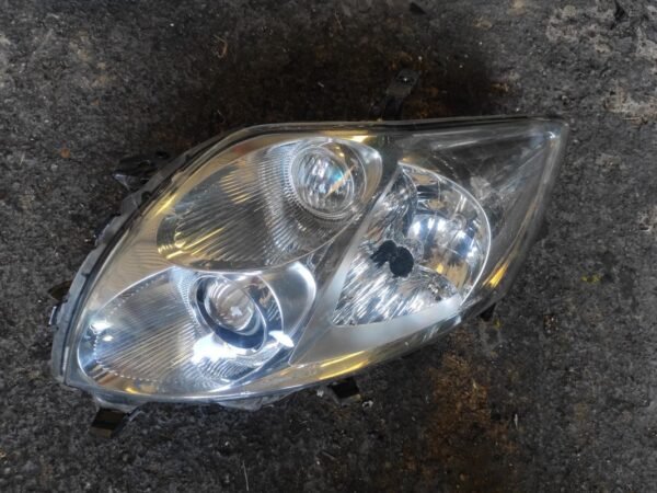 Faro izquierdo Toyota Auris I 2.0 D-4D (126 cv)