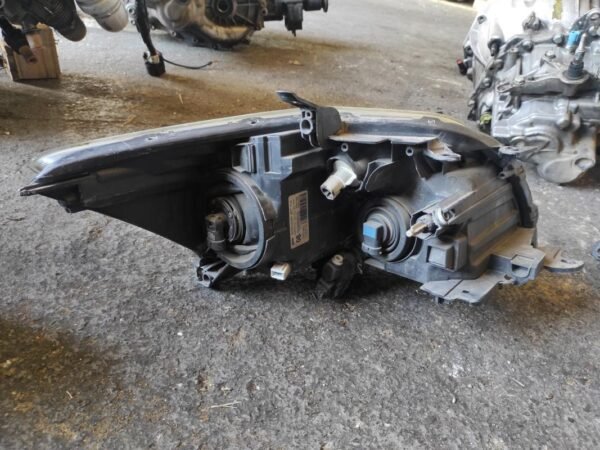 Faro izquierdo Toyota Auris I 2.0 D-4D (126 cv) - Imagen 2