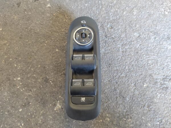 Mando elevalunas delantero izquierdo Ford Mondeo III Sedan 2.0 TDCi (140 cv)