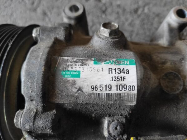 Compresor aire acondicionado Citroen C4 I Hatchback (Fase I, 2004) 1.4i 16V (88 cv) - Imagen 4