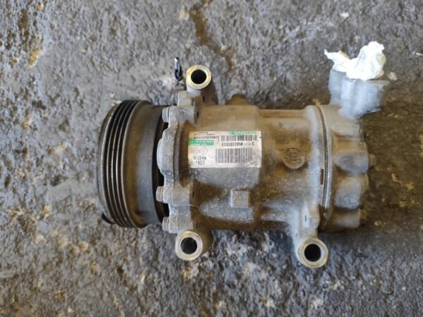 Compresor aire acondicionado Renault Clio II 1.2 i 16V (75 cv) - Imagen 2