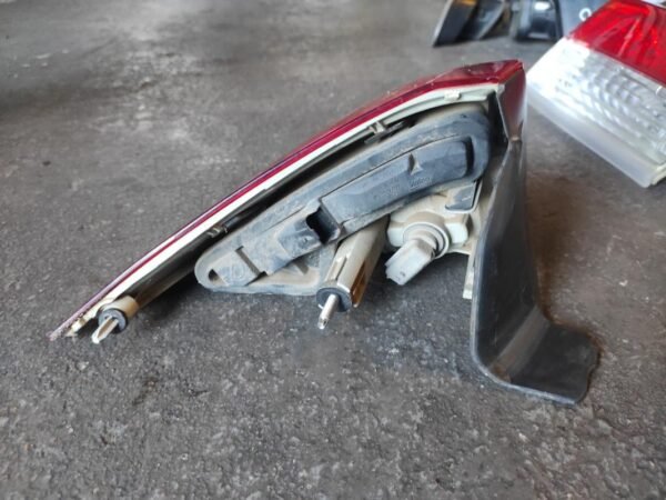 Piloto trasero derecho Renault Laguna III 1.5 dCi (110 cv) - Imagen 2