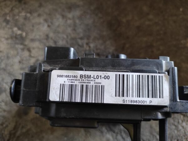 Caja de reles / fusibles Peugeot 407 2.0 HDi (136 cv) - Imagen 2