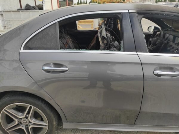 Puerta trasera derecha Mercedes Benz Clase A (W177) A 180 D (116 CV)