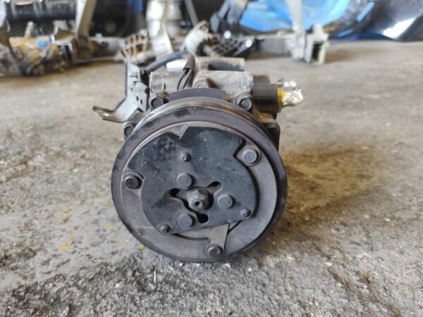 Compresor aire acondicionado Ford Fiesta VII 1.6 TDCi (90cv) - Imagen 3