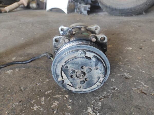Compresor aire acondicionado Peugeot 205 II (20A/C) 1.8 D (59 cv) - Imagen 2