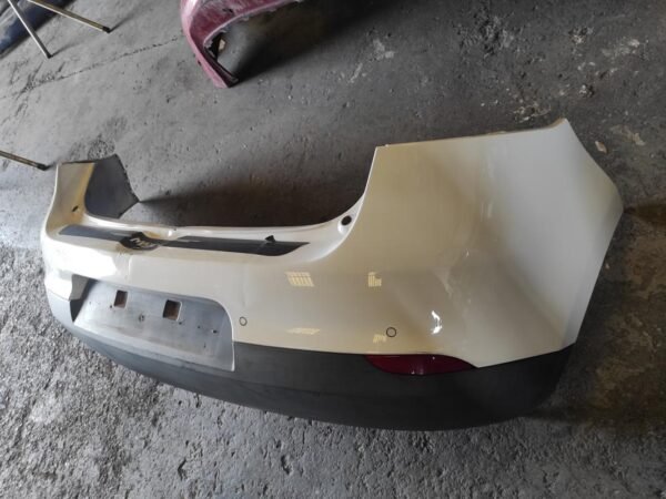 Paragolpe trasero Renault Megane III 1.5 dCi (110 cv) FAP - Imagen 3