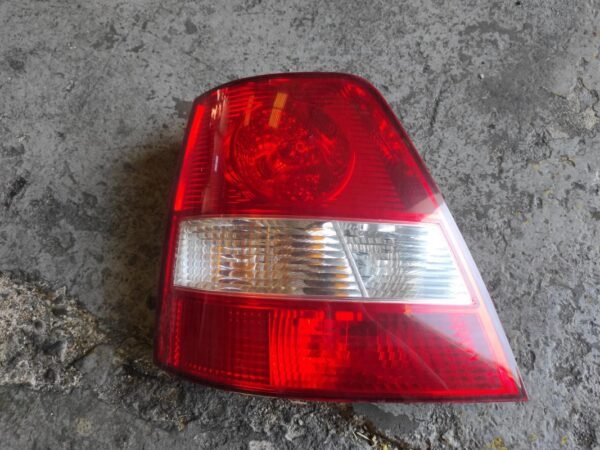 Piloto trasero izquierdo Kia Sorento I 2.5 DCR (140 cv)
