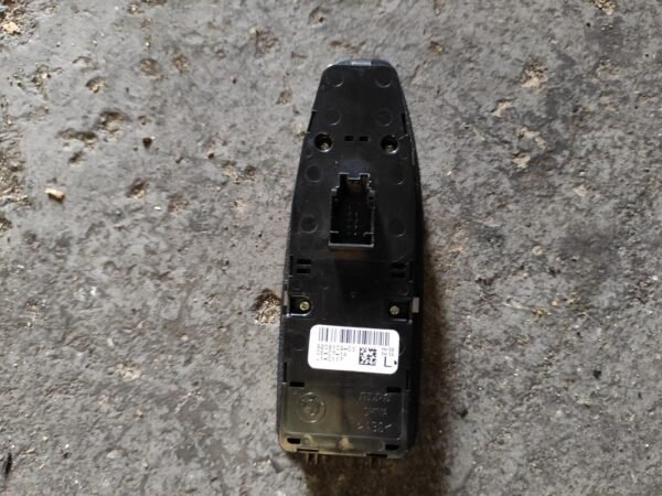 Mando elevalunas delantero izquierdo Bmw Serie 1Hatchback (F20) 116d (116 cv) - Imagen 2