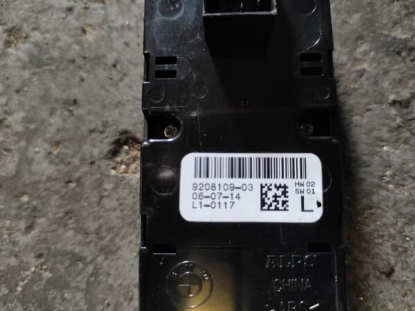 Mando elevalunas delantero izquierdo Bmw Serie 1Hatchback (F20) 116d (116 cv) - Imagen 3