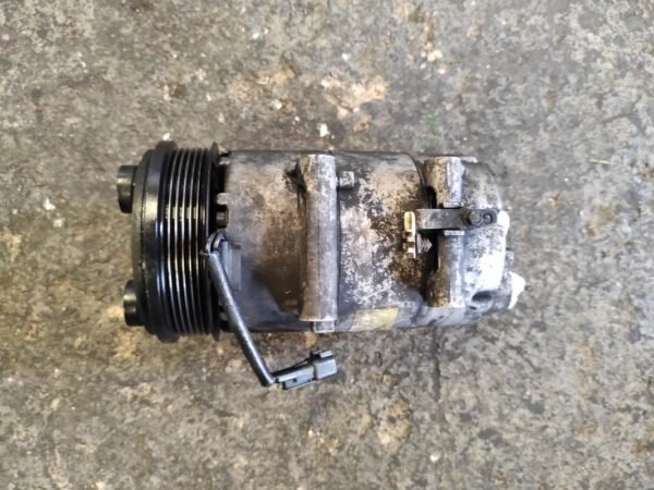 Compresor aire acondicionado Ford Focus II Hatchback 2.0 TDCi (136 cv)