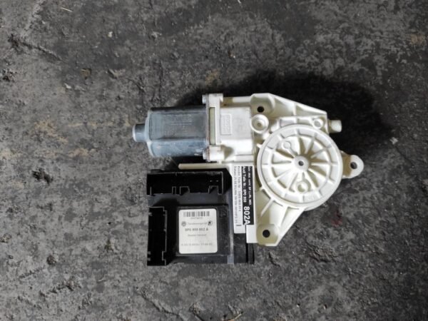 Motor elevalunas delantero derecho Audi A3 (8P) 2.0 TDI (140 cv) - Imagen 2